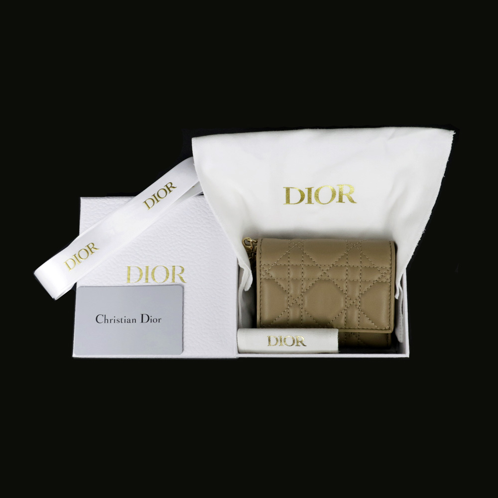 名東】【CHRISTIAN DIOR】ディオール レディディオール ロータスウォレット カナージュ ラムスキン ダークベージュ系 二つ折り財布  ウォレット レディース 女性 小物【中古】 - 質ウエダ 公式オンラインショップ | 名古屋に4店舗。信頼・安心の創業65年。全国発送を承って ...