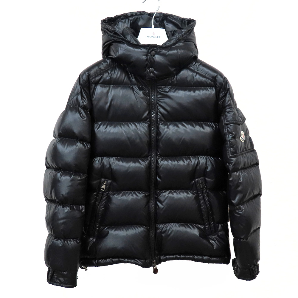 名古屋】【MONCLER】モンクレール Maya ショートダウンジャケット ブラック C20914036605 1サイズ M マヤ アウター 上着 黒  ナイロン メンズ アパレル【中古】 - 質ウエダ 公式オンラインショップ | 名古屋に4店舗。信頼・安心の創業65年。全国発送を承っております。