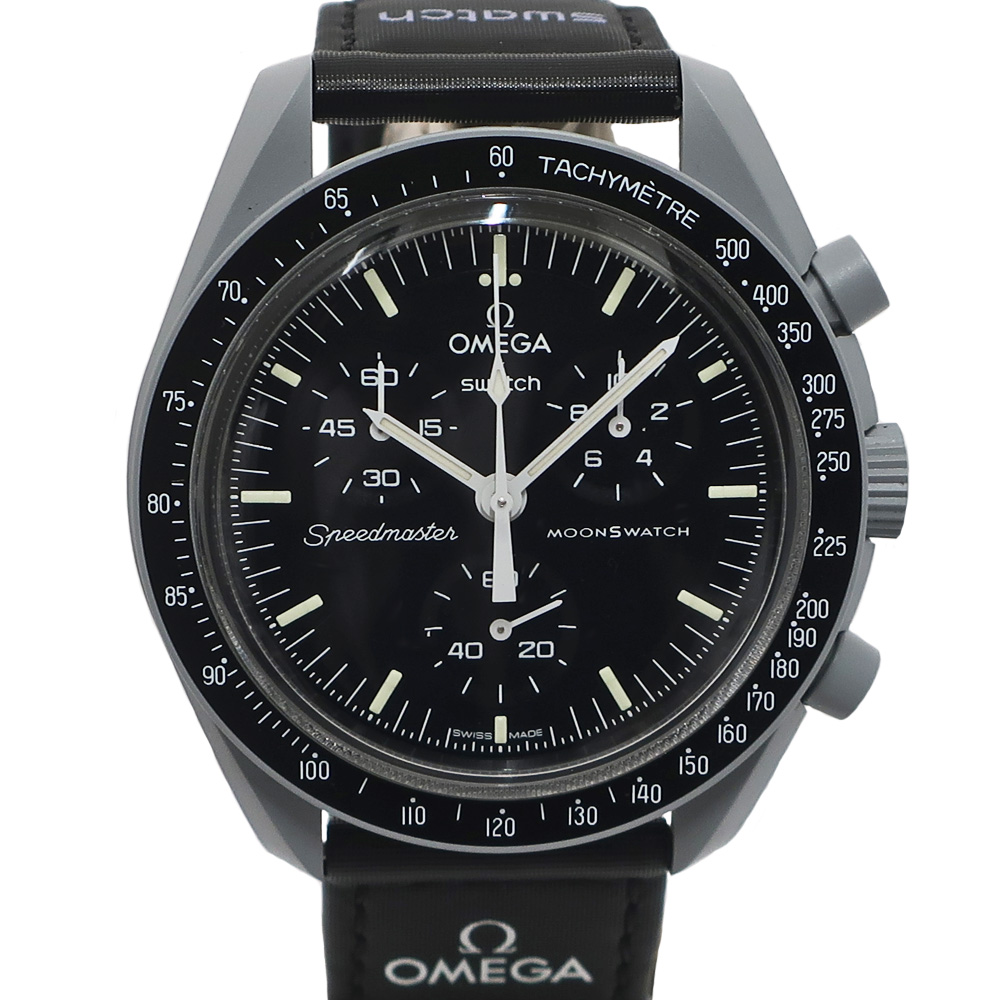 【栄】【SWATCH×OMEGA】スウォッチ×オメガ MISSION TO THE MOON ミッショントゥザムーン SO33M100  スピードマスター ムーンスウォッチ ブラック クォーツ メンズ 腕時計【新品】【未使用】【中古】