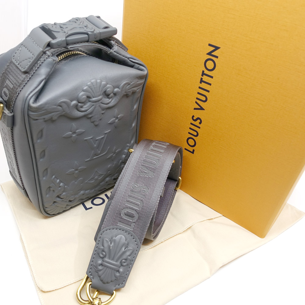 栄】【LOUIS VUITTON】ルイヴィトン バッグ クルーザー・メッセンジャー M21812/RFID カーフレザー ダークシャドウ GD金具  ショルダーバッグ 男性 メンズ 保存袋 箱【中古】 - 質ウエダ 公式オンラインショップ | 名古屋に4店舗。信頼・安心の創業65年。全国発送を承って  ...