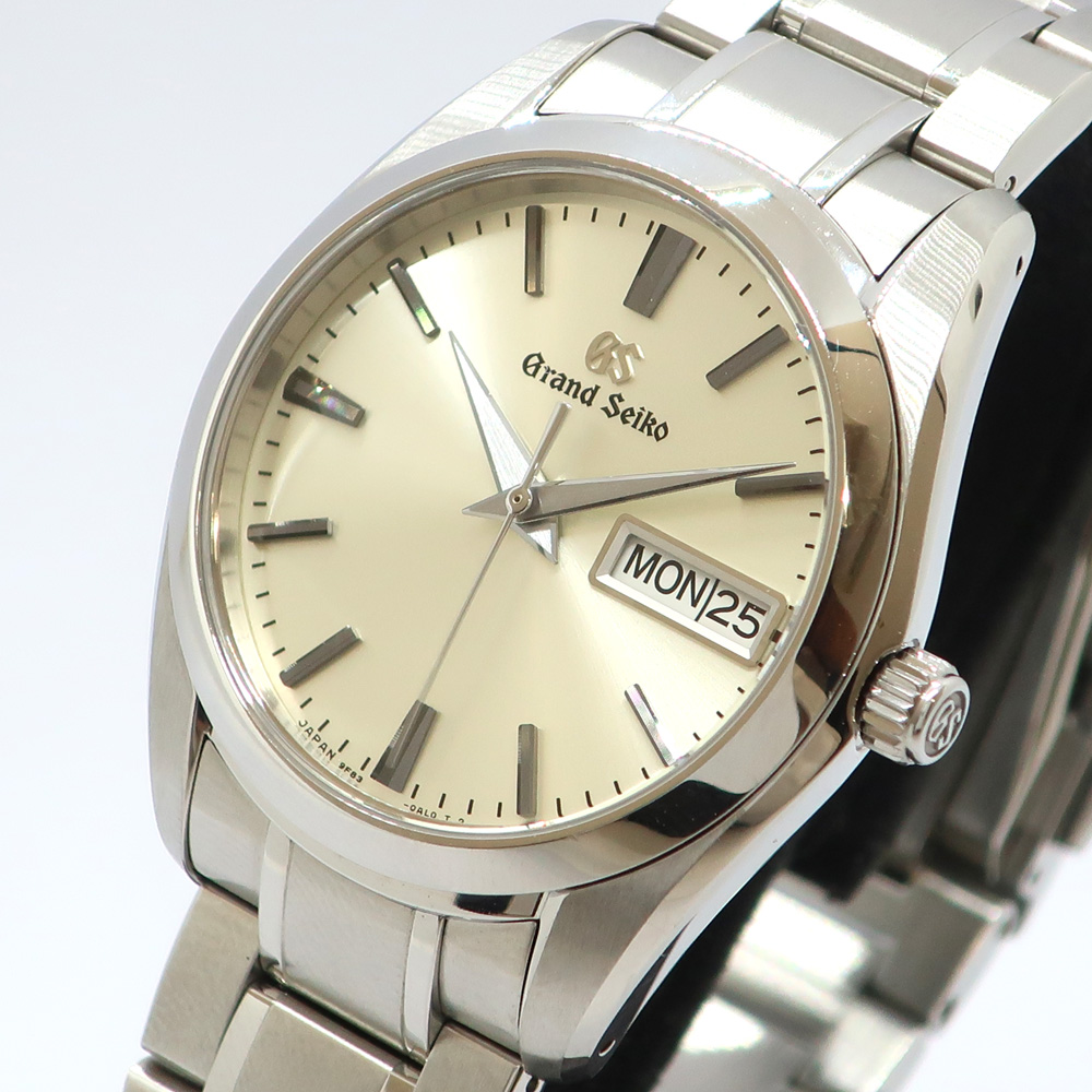 天白】【GRAND SEIKO】グランドセイコー デイデイト SBGT235 9F83-0AH0 シルバー GSロゴ クオーツ 37mm メンズ  ステンレススチール 腕時計【中古】 - 質ウエダ 公式オンラインショップ | 名古屋に4店舗。信頼・安心の創業65年。全国発送を承っております。